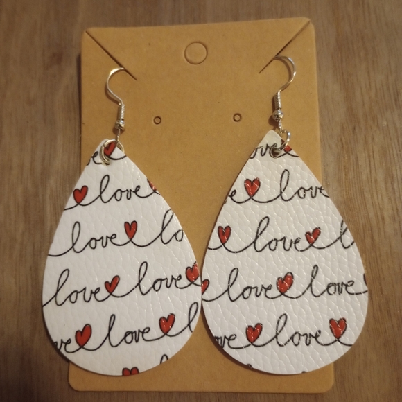 Love 💕 teardrop earrings - Picture 5 of 5